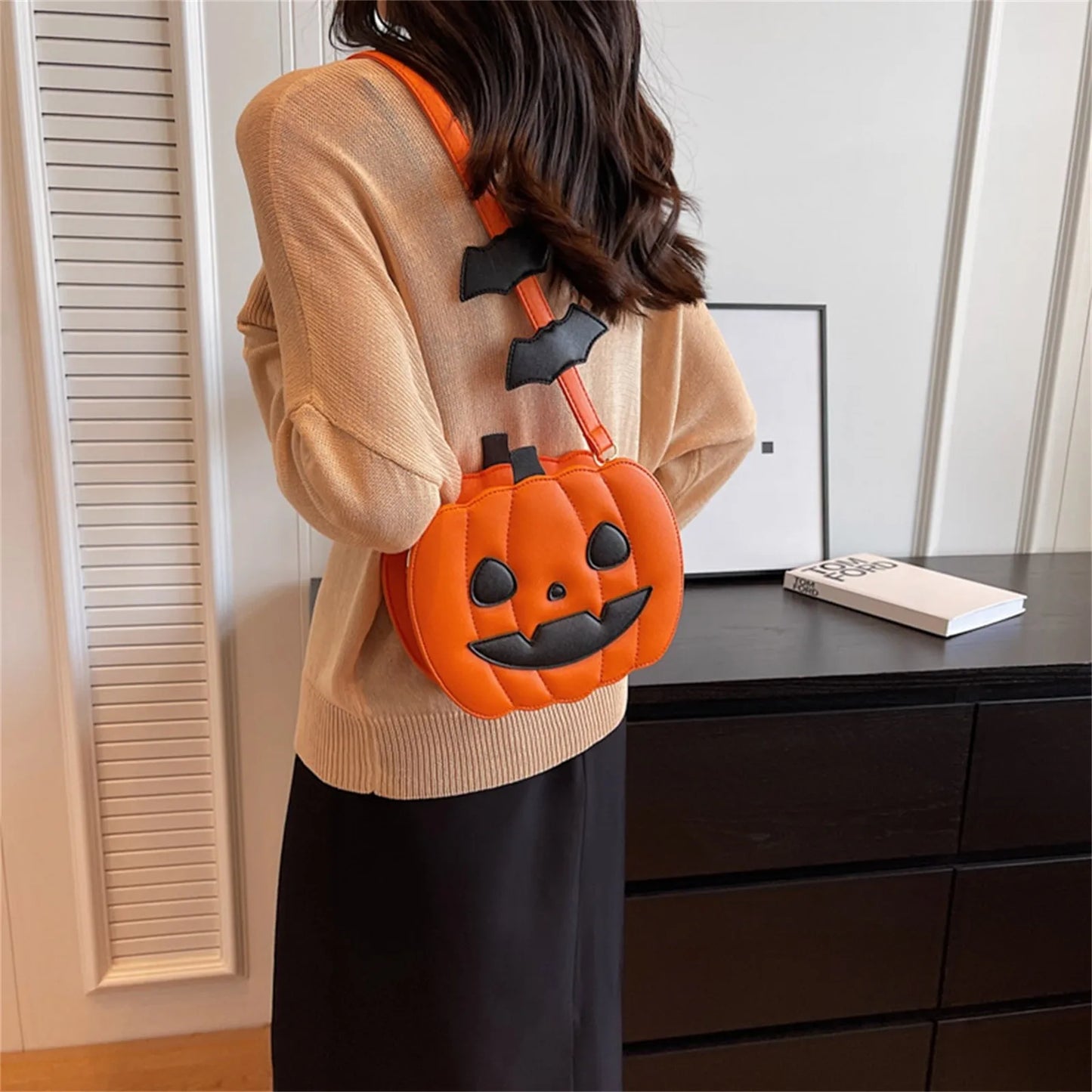 Chic Halloween Pumpkin Purse – Designer-Inspired Fall Shoulder Bag with Modern Contrast Stitching